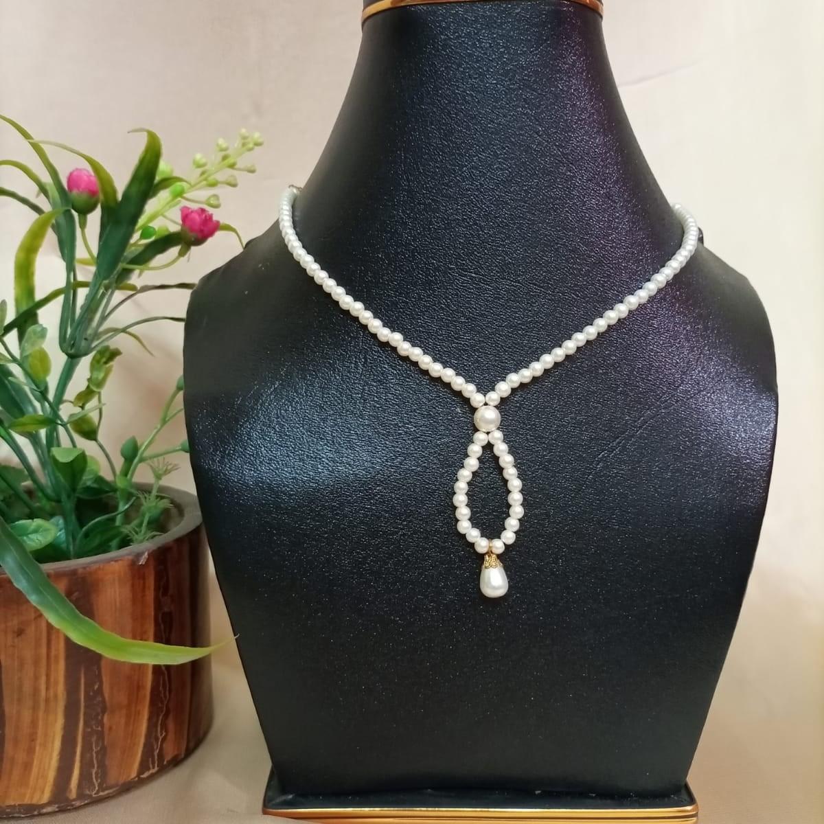 Off White Pearl necklace