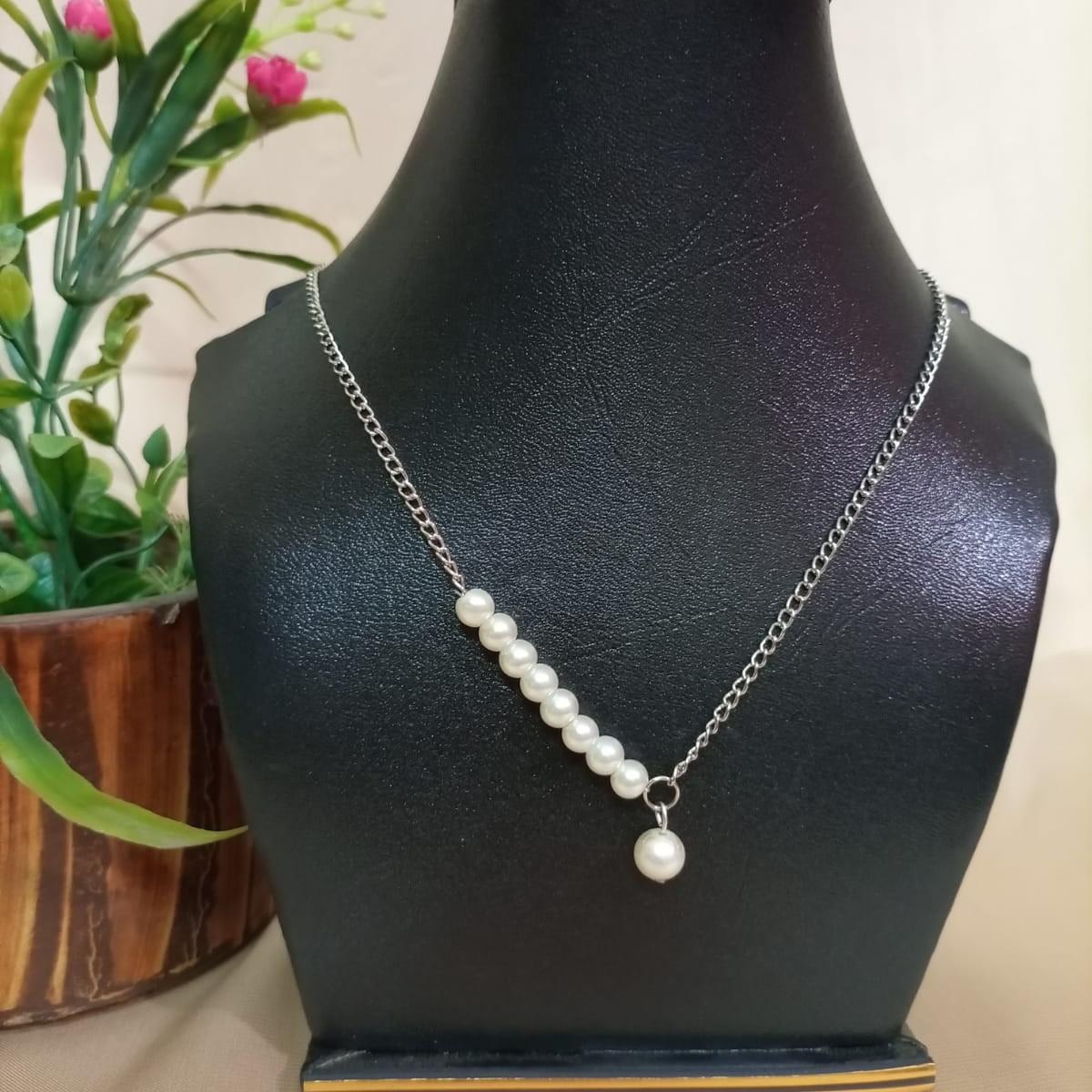 Sleek Silver Chain With Pearl