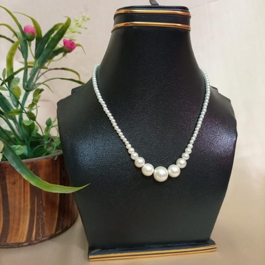 Aesthetic Looking Pearl Necklace